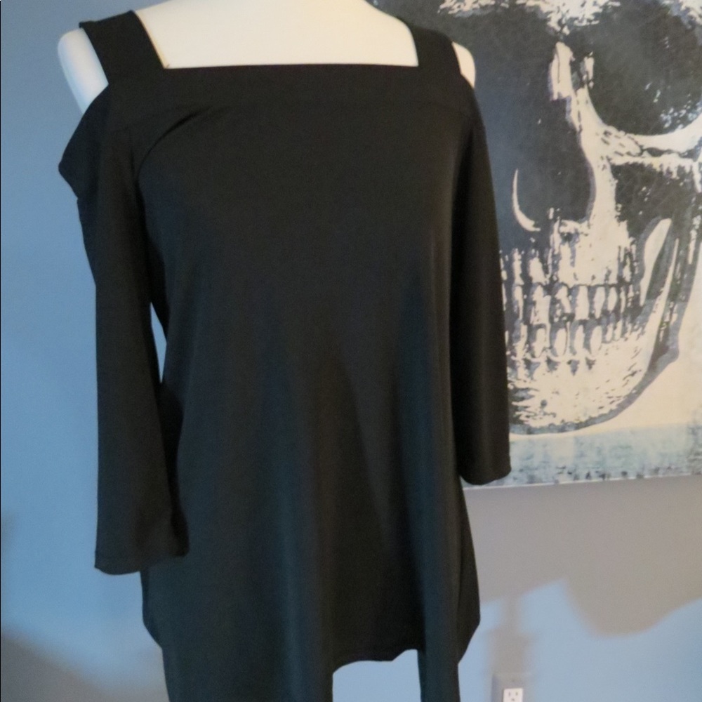 Kim & Cami Cold Shoulder Top